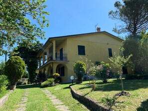 Exterior - Villa Nella Toscana Rurale, Vigne & Giardino, Idromassaggio, Barbecue.wi-fi, A/C (Aulla)