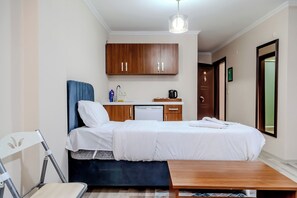 Habitación estándar, no fumadores | Caja fuerte, sistema de insonorización, tabla de planchar con plancha