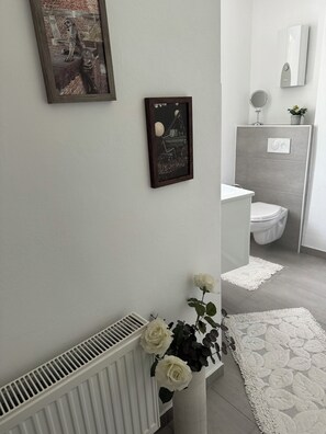 Dusche, Haartrockner, Handtücher, Seife