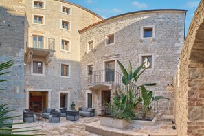 Front of property - Central Heritage Hotel (Split)