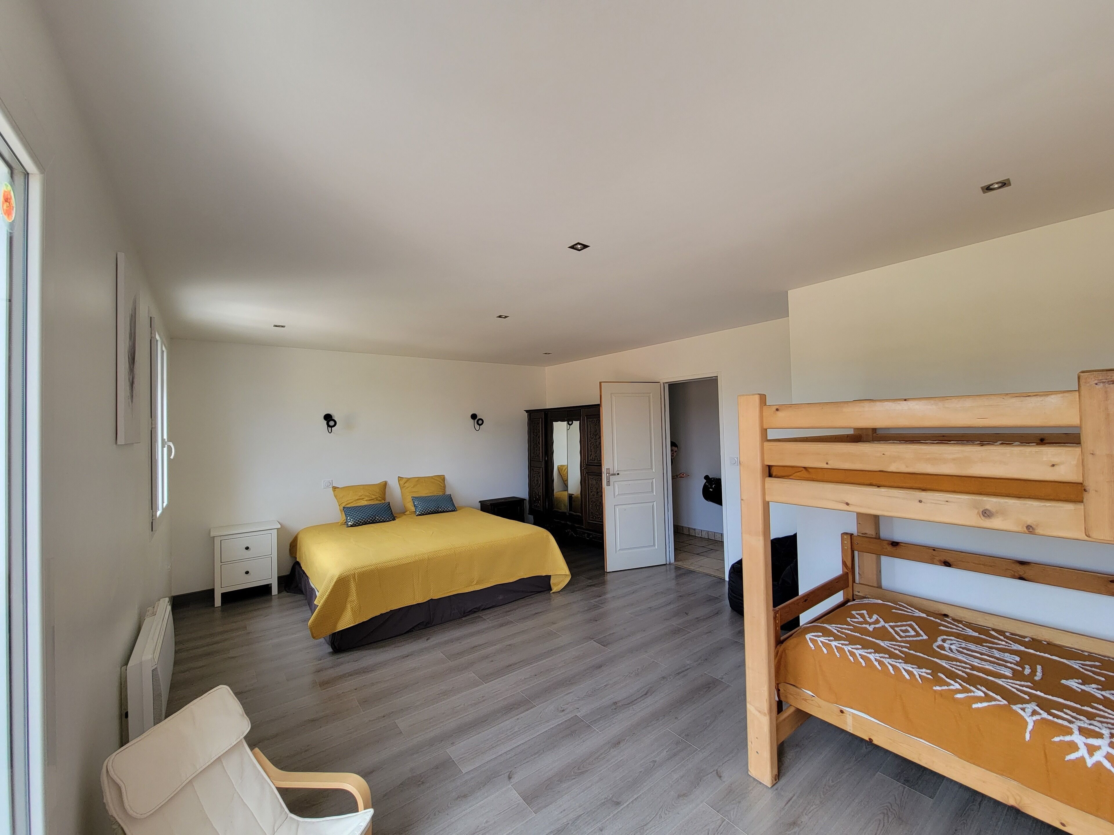 5 chambres, fer et planche à repasser, lit parapluie, Wi-Fi gratuit