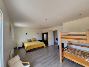 5 chambres, fer et planche à repasser, lit parapluie, Wi-Fi gratuit