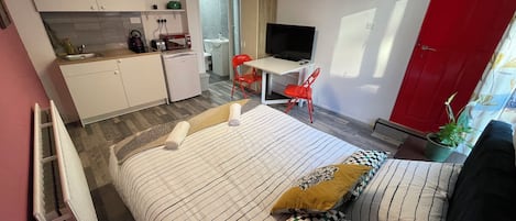 1 bedroom, iron/ironing board, WiFi, bed sheets