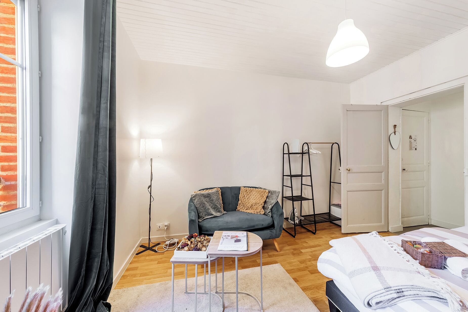 1 habitación, tabla de planchar con plancha, wifi y ropa de cama 