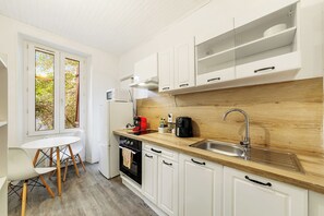 Micro-ondes, four, plaque de cuisson