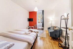 1 chambre, fer et planche à repasser, Wi-Fi, draps fournis