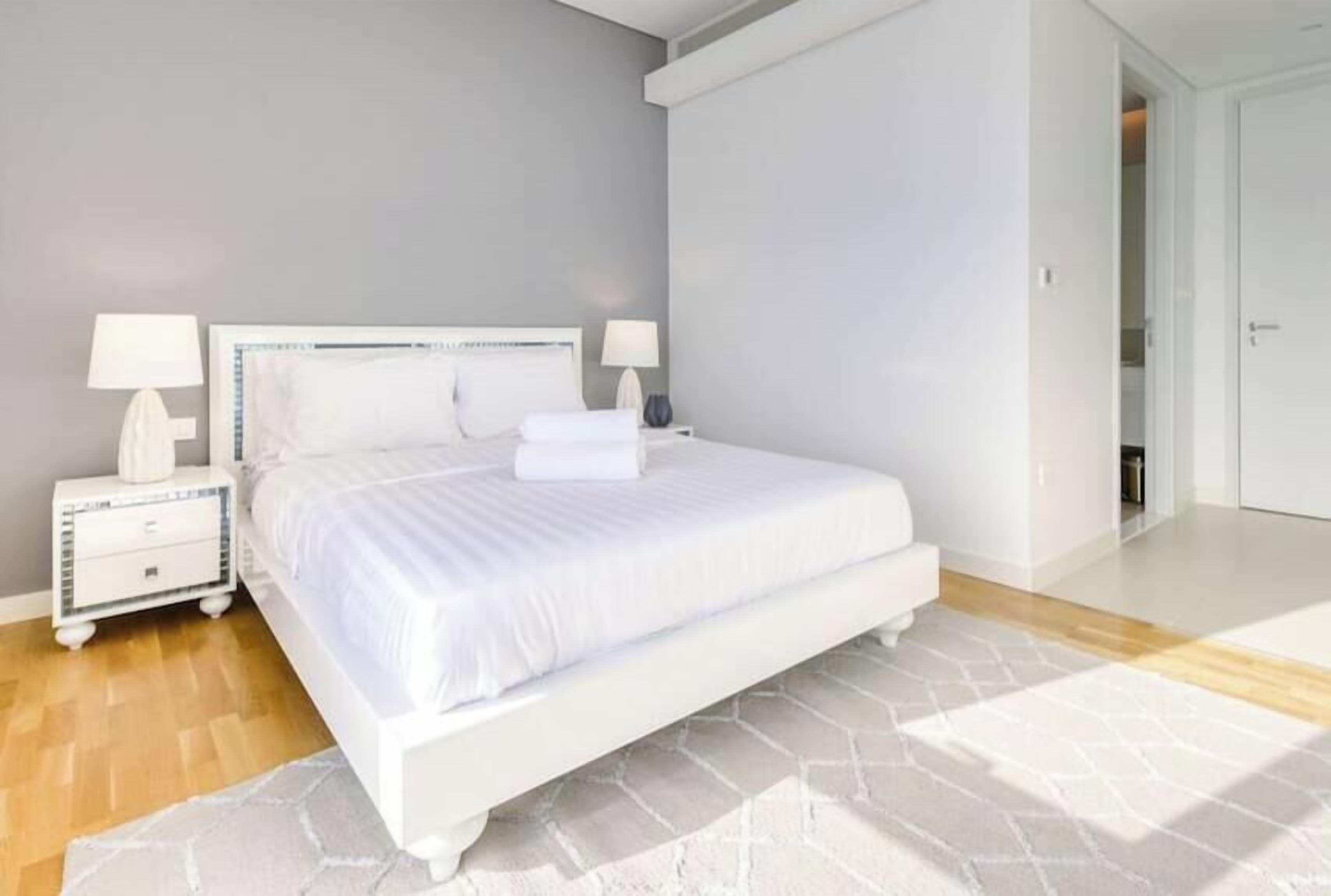 3 slaapkamers, een strijkplank/strijkijzer, gratis wifi, beddengoed