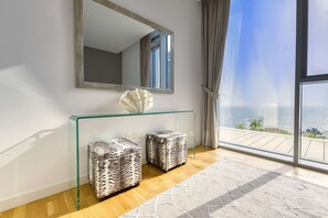 Interior - 3 Bedroom With Sea View From Balcony and All Rooms (Dubai)