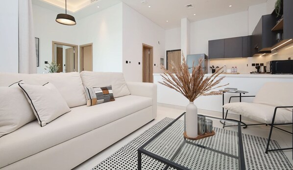 TV - 1 Bed Apt in 7 By Aurora 102 (Dubai)