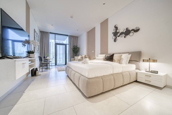 Iron/ironing board, free WiFi, bed sheets