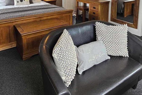 Habitación doble superior | Cortinas blackout, tabla de planchar con plancha y wifi gratis