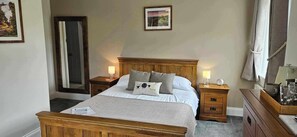 Cortinas blackout, tabla de planchar con plancha y wifi gratis