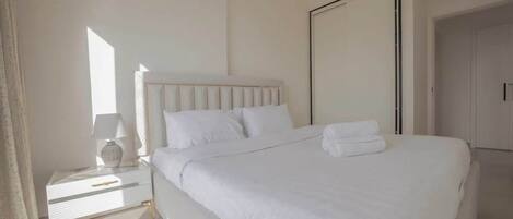 Iron/ironing board, WiFi (free)