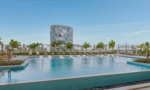 Pool - Cosy 2 Bed Apt opposite Dubai Hills Mall (Dubai)