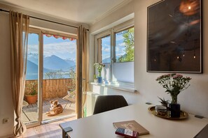 Comfort-huoneisto, tupakointi kielletty, vuoristonäköala | Yksityinen keittiö | Täysikokoinen jääkaappi, uuni, liesi, astianpesukone