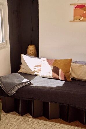 คอมฟอร์ทอพาร์ทเมนท์, ปลอดบุหรี่, วิวภูเขา | บริเวณนั่งเล่น | สมาร์ททีวี 50 นิ้ว พร้อมช่องดาวเทียม, เครื่องเล่นวิดีโอเกม, ห้องทำงาน