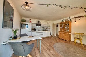 Leilighet – comfort, ikke-røyk, fjellutsikt | Eget kjøkken | Kjøleskap, ovn, kokeplater og oppvaskmaskin