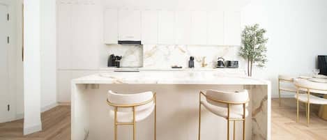Coffee/tea maker, fridge, microwave, oven