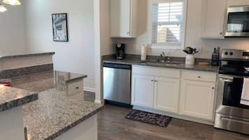 Comfort House, 3 Bedrooms, Non Smoking, Fireplace | Private kitchen | Fridge, microwave, oven, stovetop
