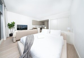 Iron/ironing board, free WiFi, bed sheets