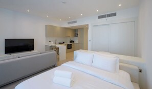 Bügeleisen/Bügelbrett, kostenloses WLAN, Bettwäsche