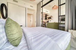 Iron/ironing board, free WiFi, bed sheets