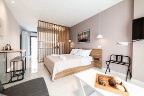 Iron/ironing board, travel cot, WiFi, bed sheets