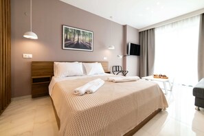 Bügeleisen/Bügelbrett, Reisekinderbett, WLAN, Bettwäsche