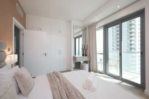 Iron/ironing board, WiFi (free), bed sheets