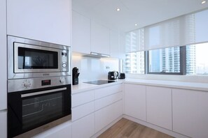 Coffee/tea maker, fridge, microwave, oven