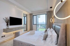 3 bedrooms, desk, iron/ironing board, free WiFi - Luxury 3 Bed Apt with Golf Views in the Greens (Dubai)