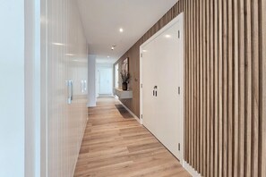 Interior - Luxury 3 Bed Apt with Golf Views in the Greens (Dubai)