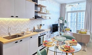 Coffee/tea maker, fridge, microwave, oven