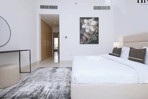 2 bedrooms, iron/ironing board, free WiFi, bed sheets - Gorgeous 2 Bed in Al Warqa (Dubai)