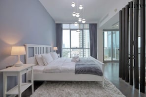 1 bedroom, desk, iron/ironing board, WiFi (free) - Golf Course Views Apt W Pool & Fast Wifi (Dubai)