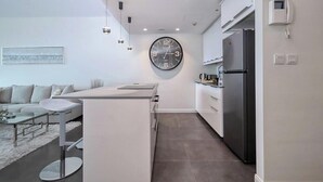 Interior - Golf Course Views Apt W Pool & Fast Wifi (Dubai)