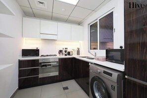 Coffee/tea maker, fridge, microwave, oven