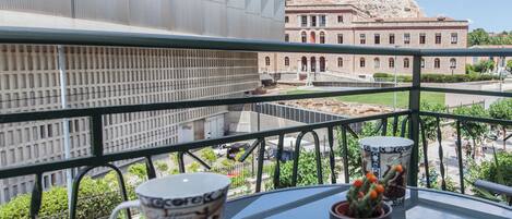 Deluxe Apartment | Balcony