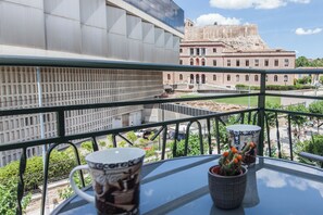 Deluxe Apartment | Balcony - Acropolis View Deluxe Suite with Balcony (Athens)