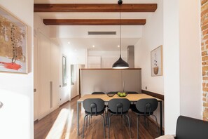 Superior Apartment | Dining room - Aspasios Market Balconies (Barcelona)
