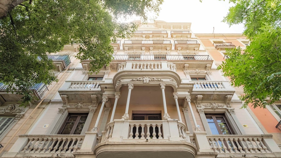 Aspasios Market Balconies
