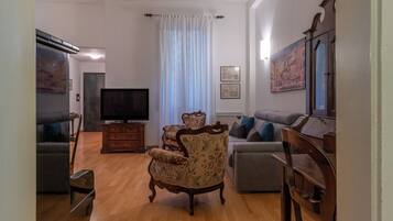 Apartment | Living area | Flat-screen TV