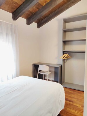 2 Schlafzimmer, Schreibtisch, Reisekinderbett, kostenloses WLAN