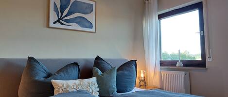 2 slaapkamers, een strijkplank/strijkijzer, reisbedje, gratis wifi