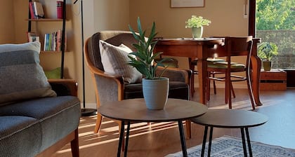 Sonnendurchflutete, familienfreundliche Ferienwohnung mit Balkon & groĂer KĂŒche