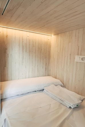 Couette en duvet, accès au Wi-Fi (inclus), literie fournie