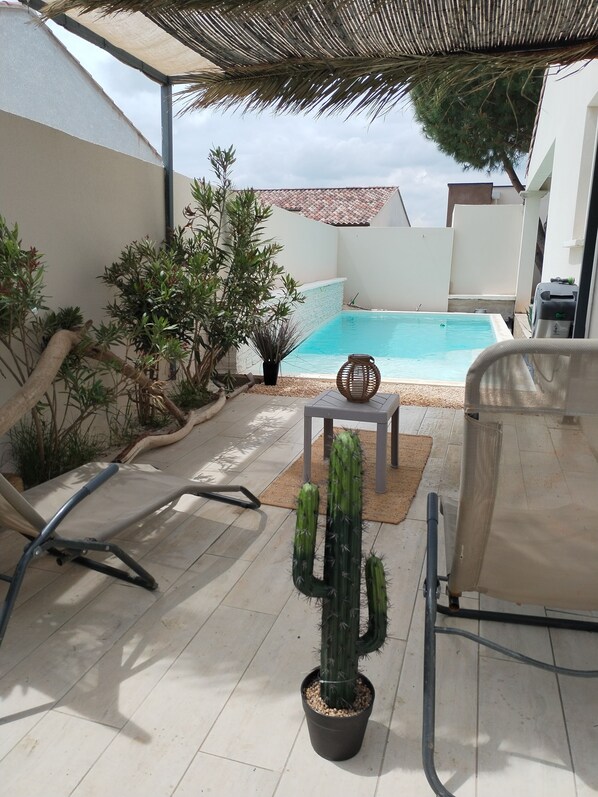 Outdoor pool, a heated pool