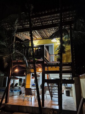 Front of property - evening/night - Pousada Ninhal das Garças - Pedrinhas (Ilha Comprida)