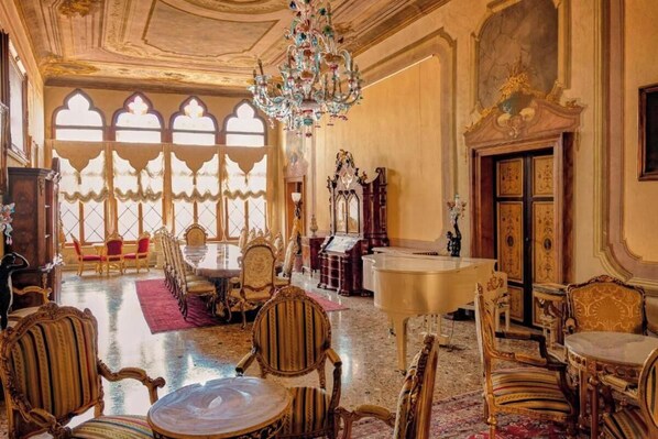 Interior - Experience Authentic Venice Luxurious Apartment in Historic Noble Floor (Venezia)