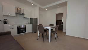 Deluxe Condo, 1 Queen Bed with Sofa bed, Garden View, Garden Area | Living area